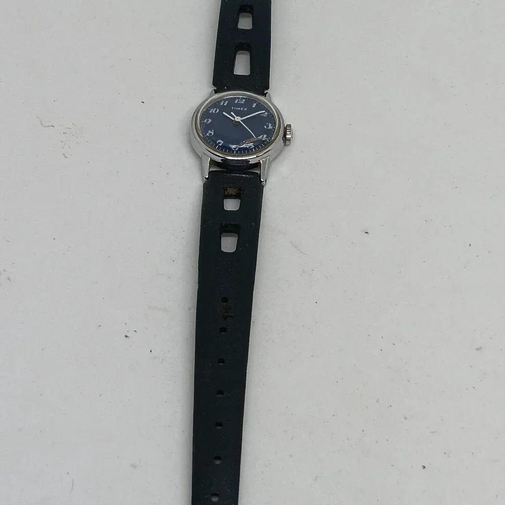 VINTAGE 1970s Timex Women's 25 mm Manual Wind Silver Tone Blue Dial Watch